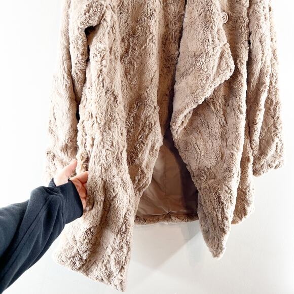 BB Dakota Long Sleeve Asymmetric Waterfall Open Tucker Faux Fur Jacket Tan XS - Picture 5 of 7